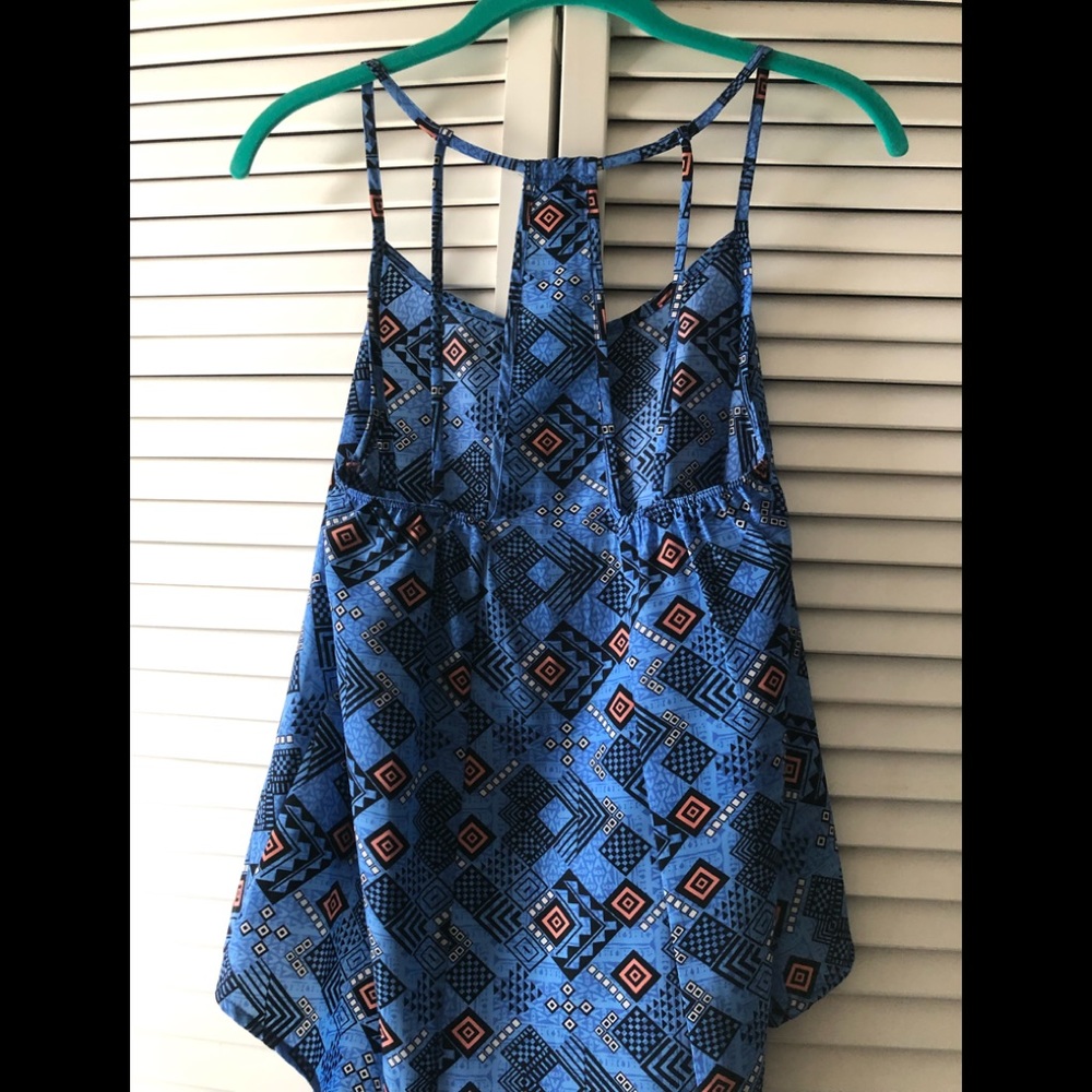 Geometric High-Low Tank Top - Picture 4 of 8